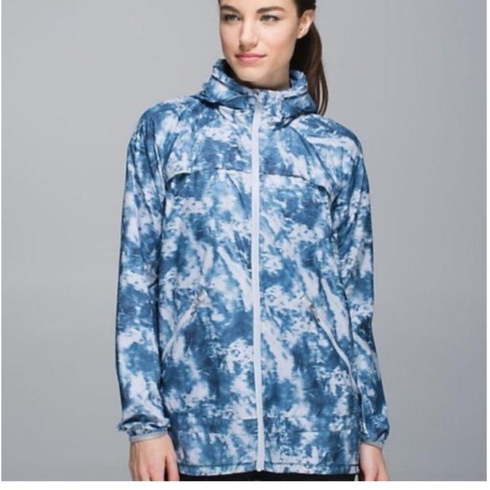 Lululemon Pack It Up Jacket Blue Tie Dye Hooded Windbreaker Size 10